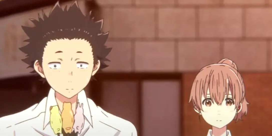 Shouko Nishimiya và Shouya Ishida mỉm cười nhẹ nhàng nhìn về phía trước trong A Silent Voice