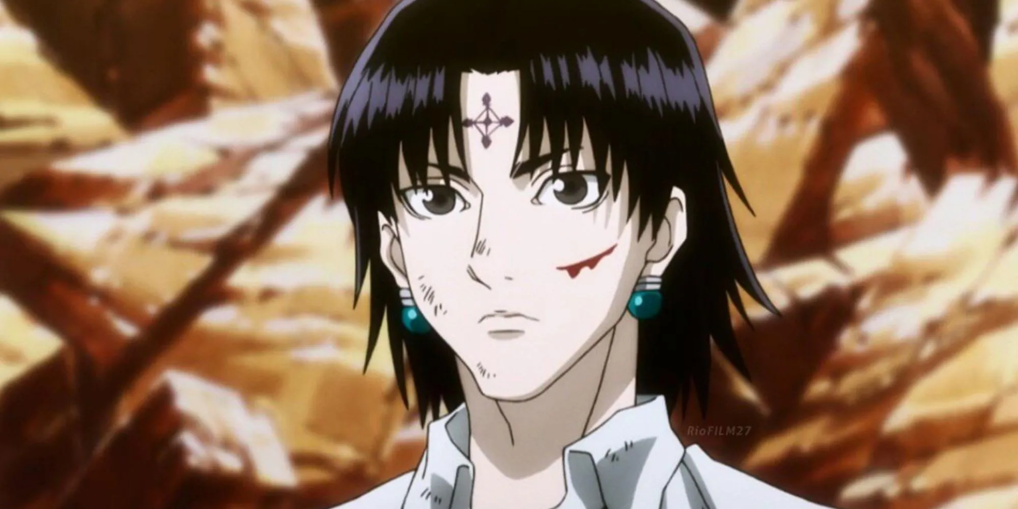 Thủ lĩnh Chrollo Lucilfer của Băng Nhện trong Hunter x Hunter, thể hiện sự mâu thuẫn giữa bạo lực và triết lý
