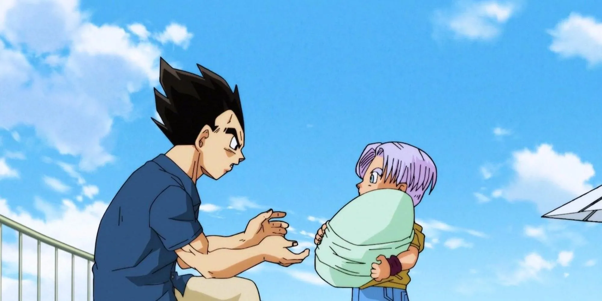 Vegeta bế Bulla từ tay Trunks, thể hiện tình cảm với gia đình