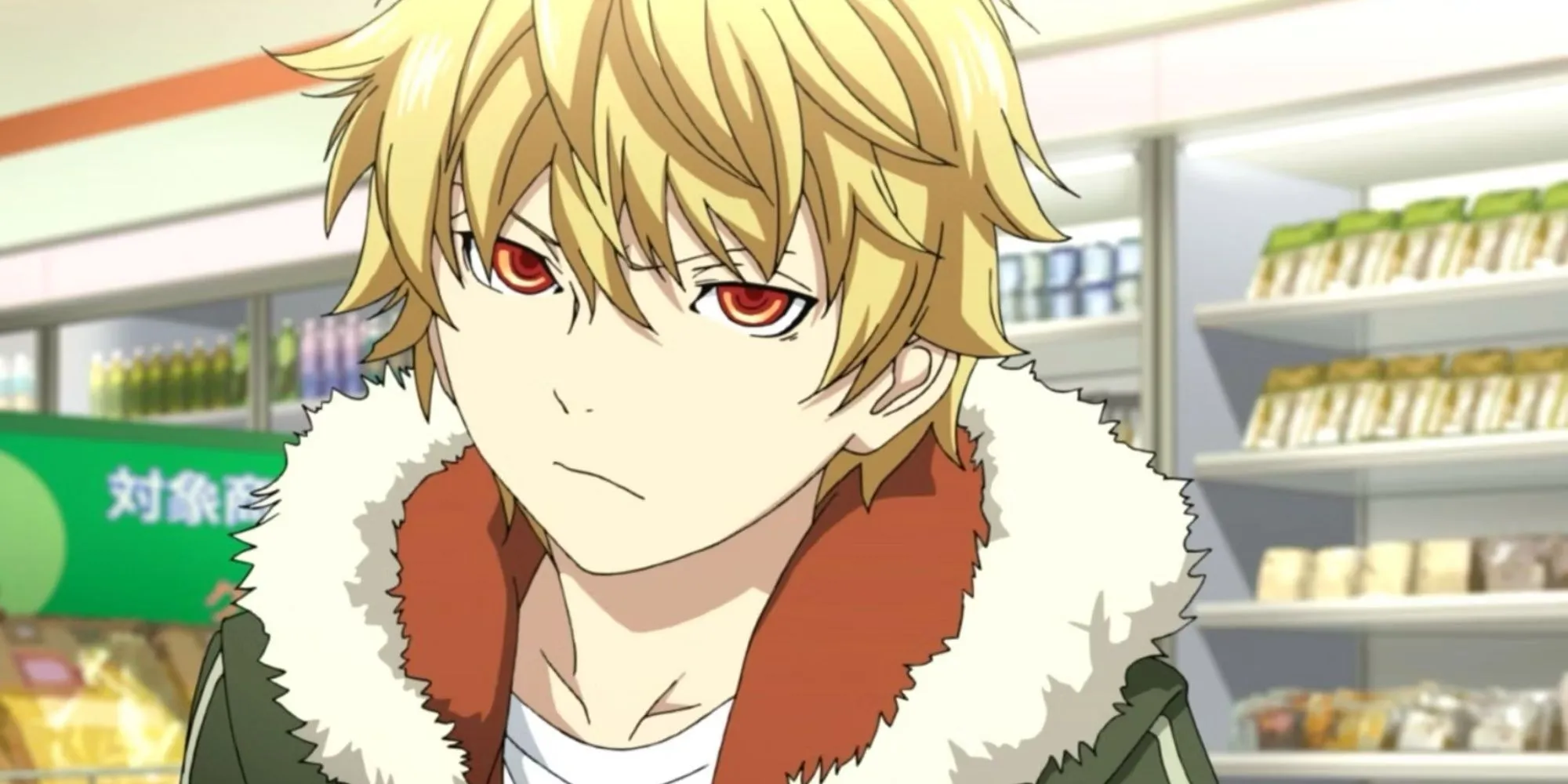 Yukine trông tức giận khi đứng trong cửa hàng tiện lợi trong anime Noragami