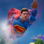 Superman với biểu tượng S huyền thoại bay lượn trên bầu trời trong thế giới Fortnite.