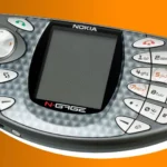 Bộ Lego Nokia N-Gage mô phỏng chiếc điện thoại kiêm máy chơi game cầm tay độc đáo nhưng thất bại trong lịch sử