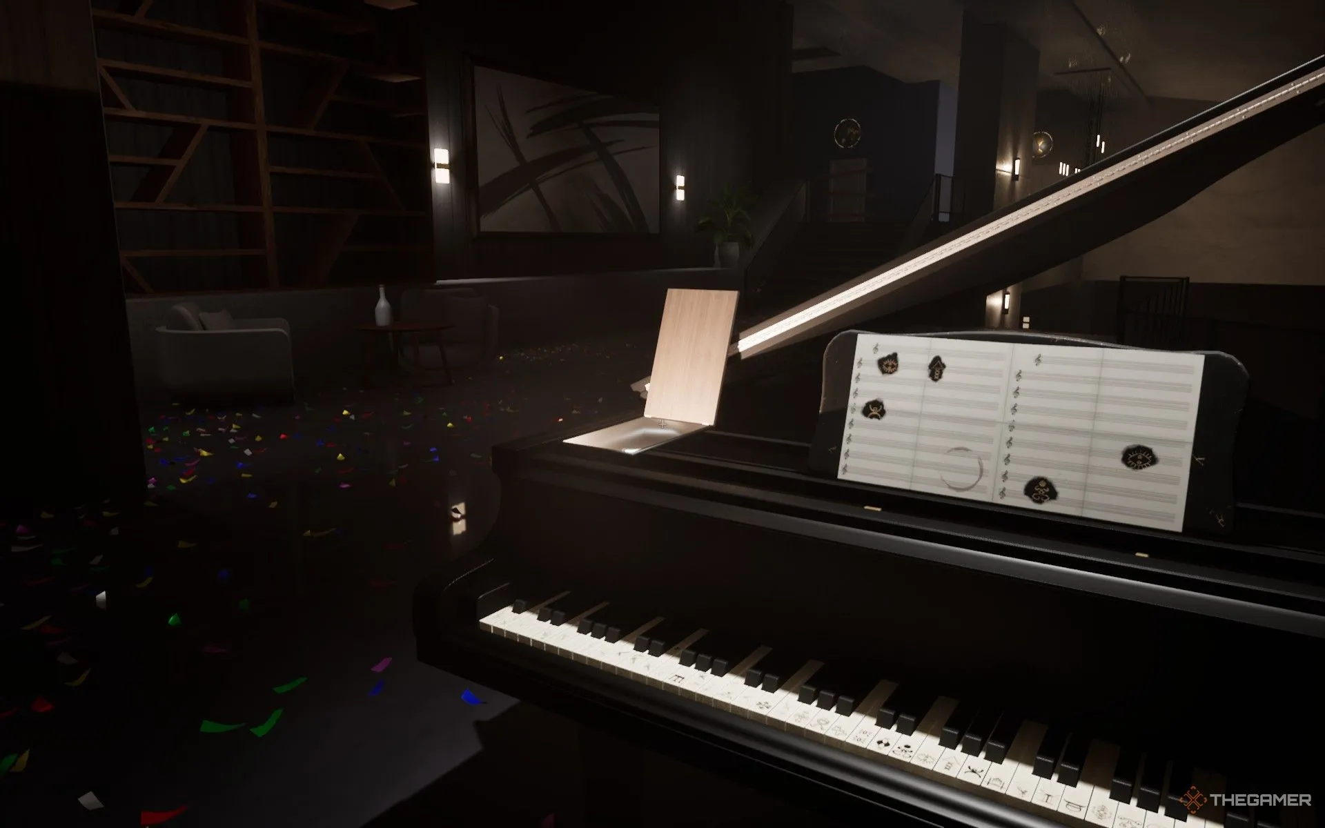 Cận cảnh người chơi lấy băng cassette từ ngăn bí mật của cây đàn piano sau khi giải câu đố trong Dead Take