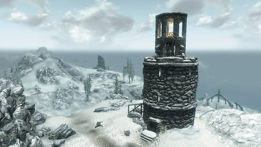 Ngọn hải đăng Frostflow Lighthouse u ám trong Skyrim, nơi bắt đầu câu chuyện bi kịch của nhiệm vụ Frostflow Abyss.