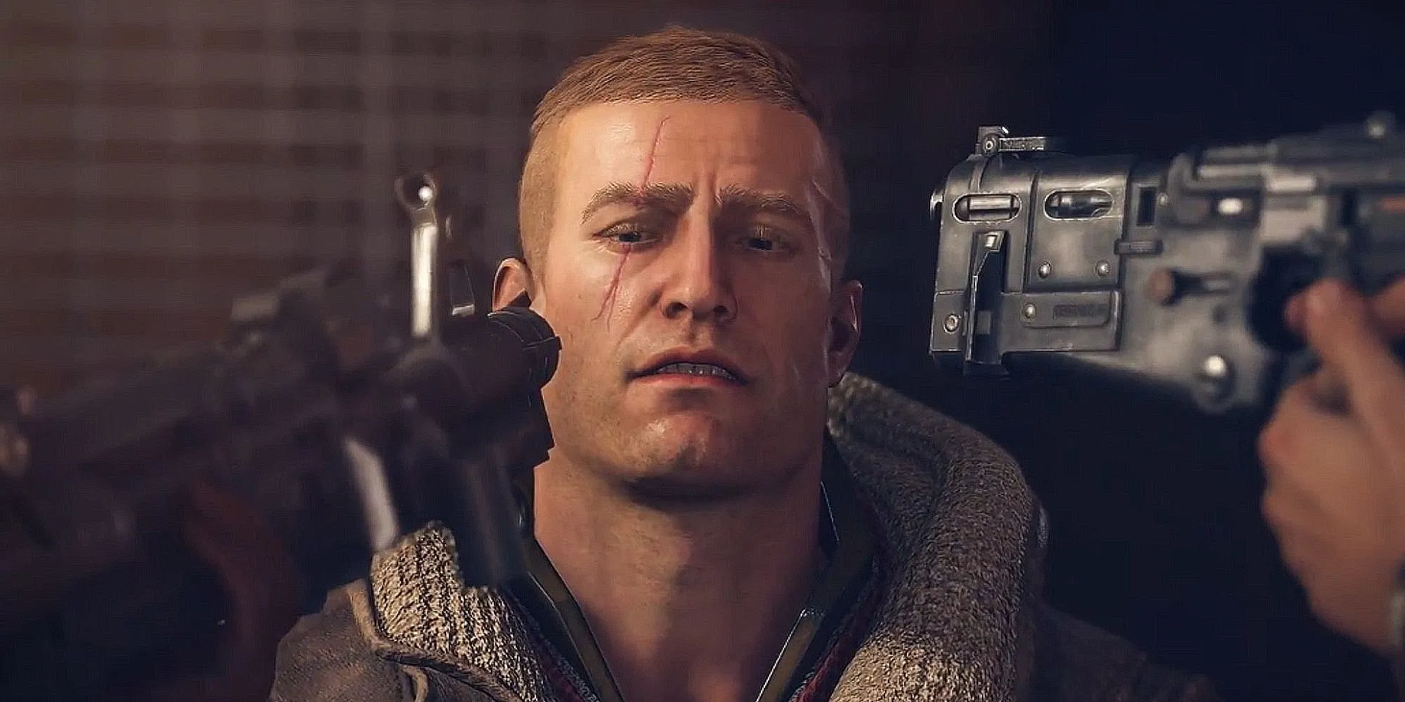 Rip Blazkowicz ngồi với hai khẩu súng chĩa vào đầu, khung cảnh tối tăm và căng thẳng