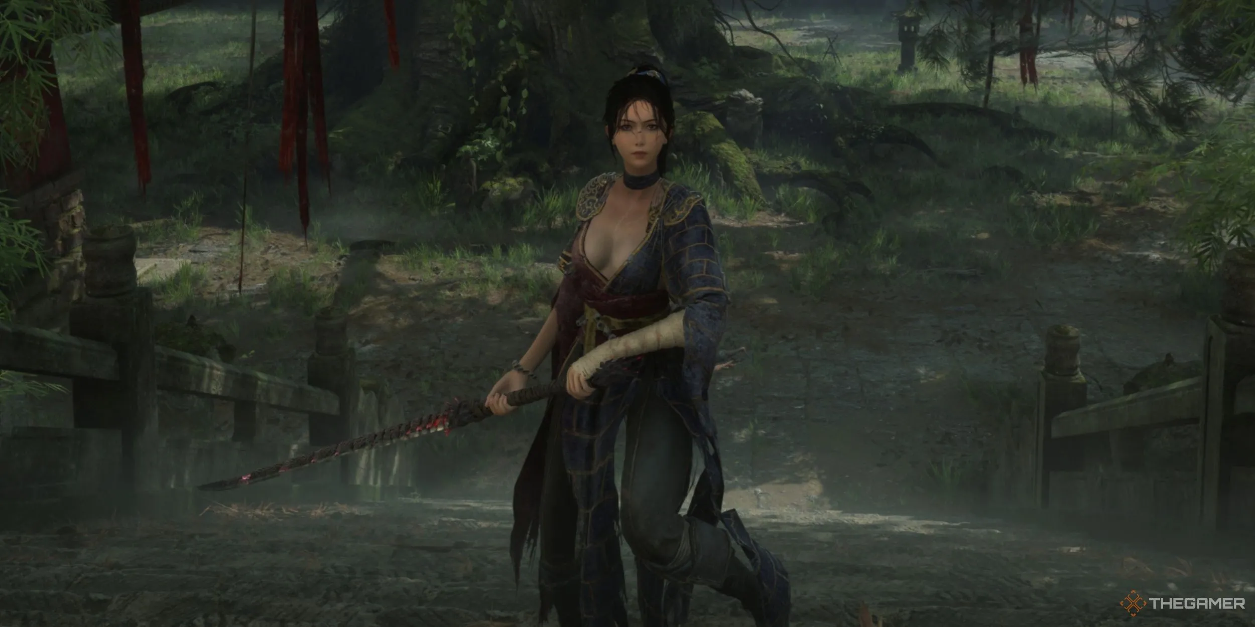 Wuchang Fallen Feathers với nhân vật chính Bai Wuchang và thanh Lashing Whip Longsword. Game đang đối mặt với nhiều đánh giá tiêu cực.