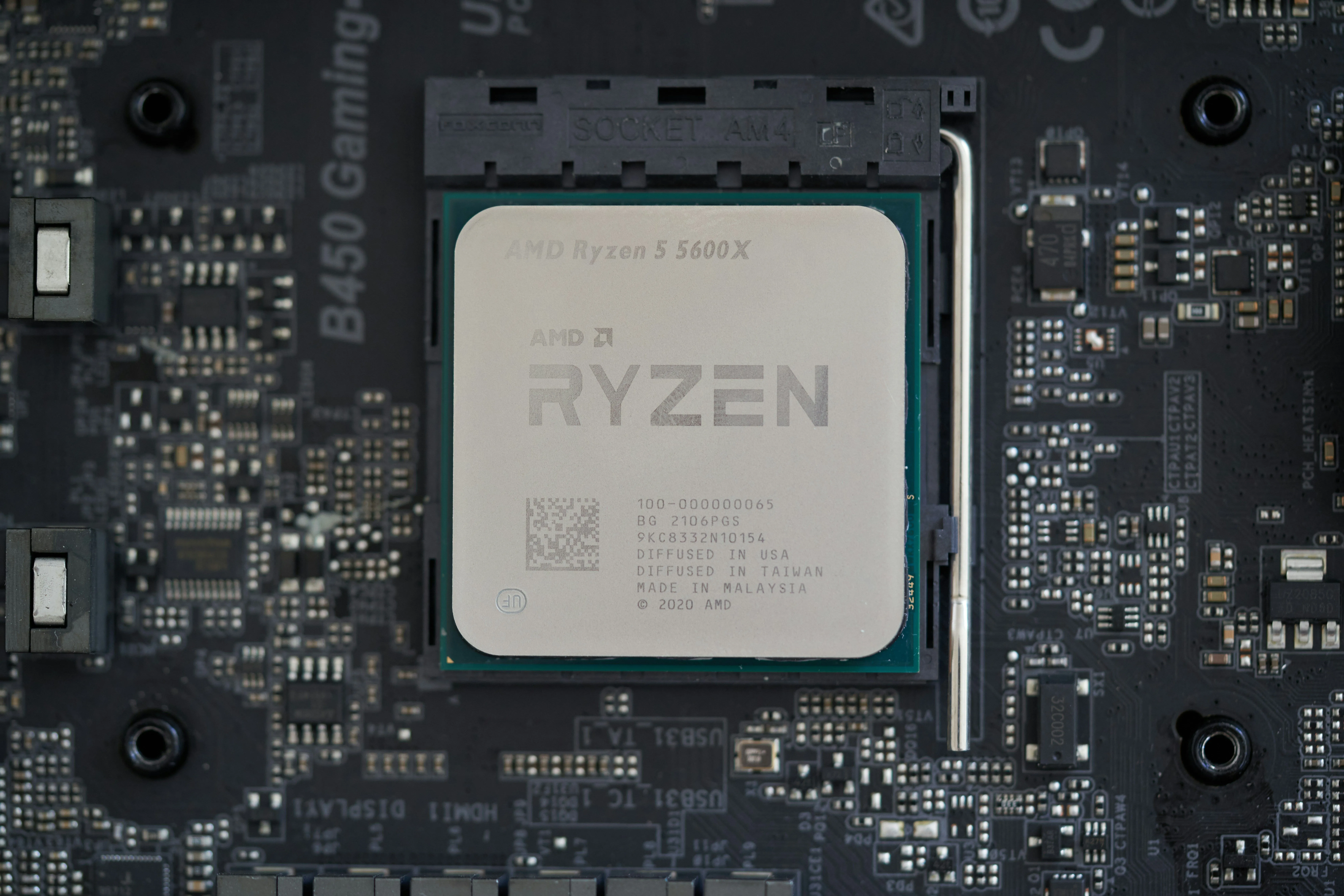 AMD Ryzen 5 5600X trên mainboard, CPU AM4 phù hợp cho gaming và ITX