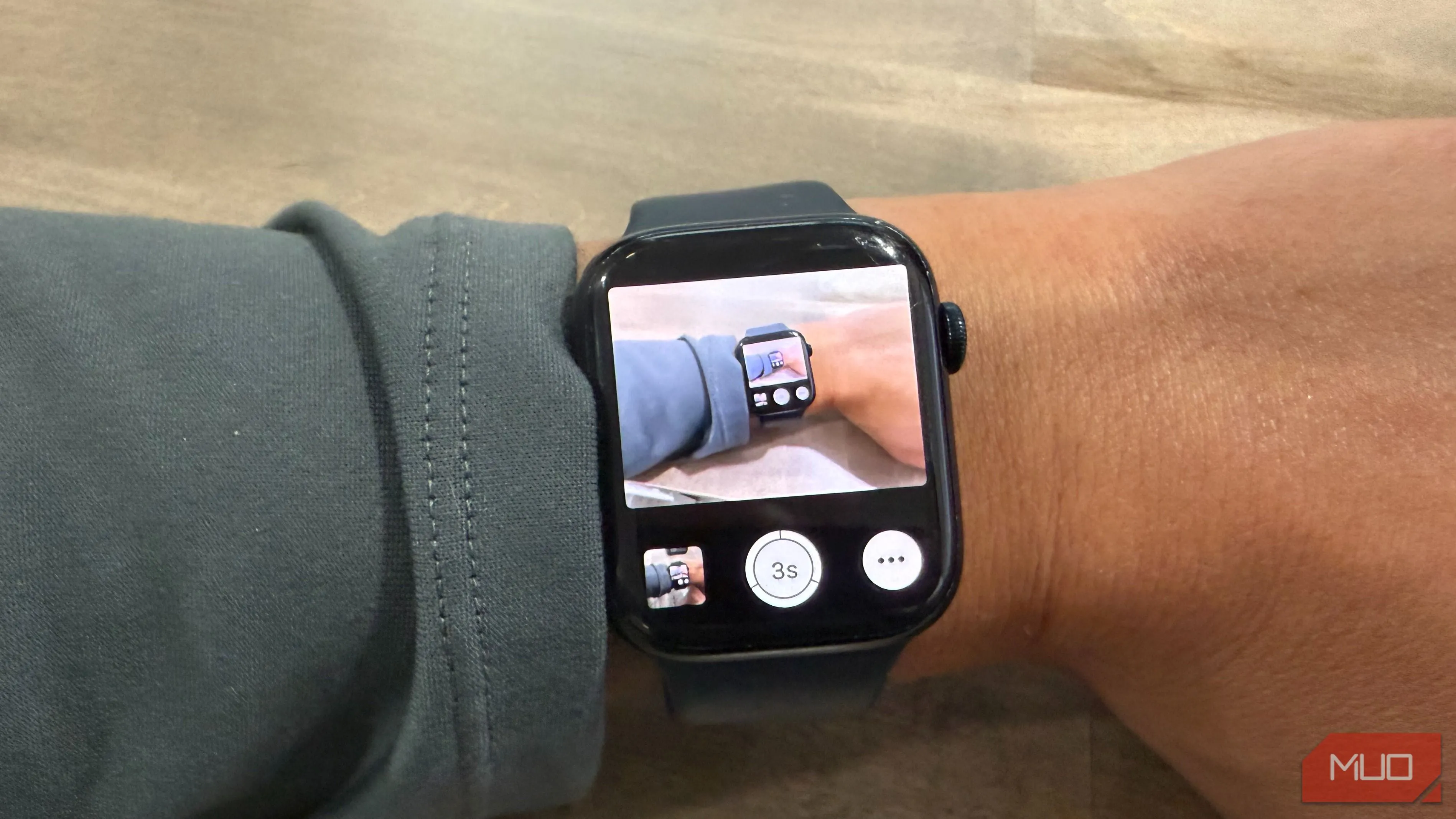 Apple Watch làm remote điều khiển camera iPhone với preview ảnh trên cổ tay