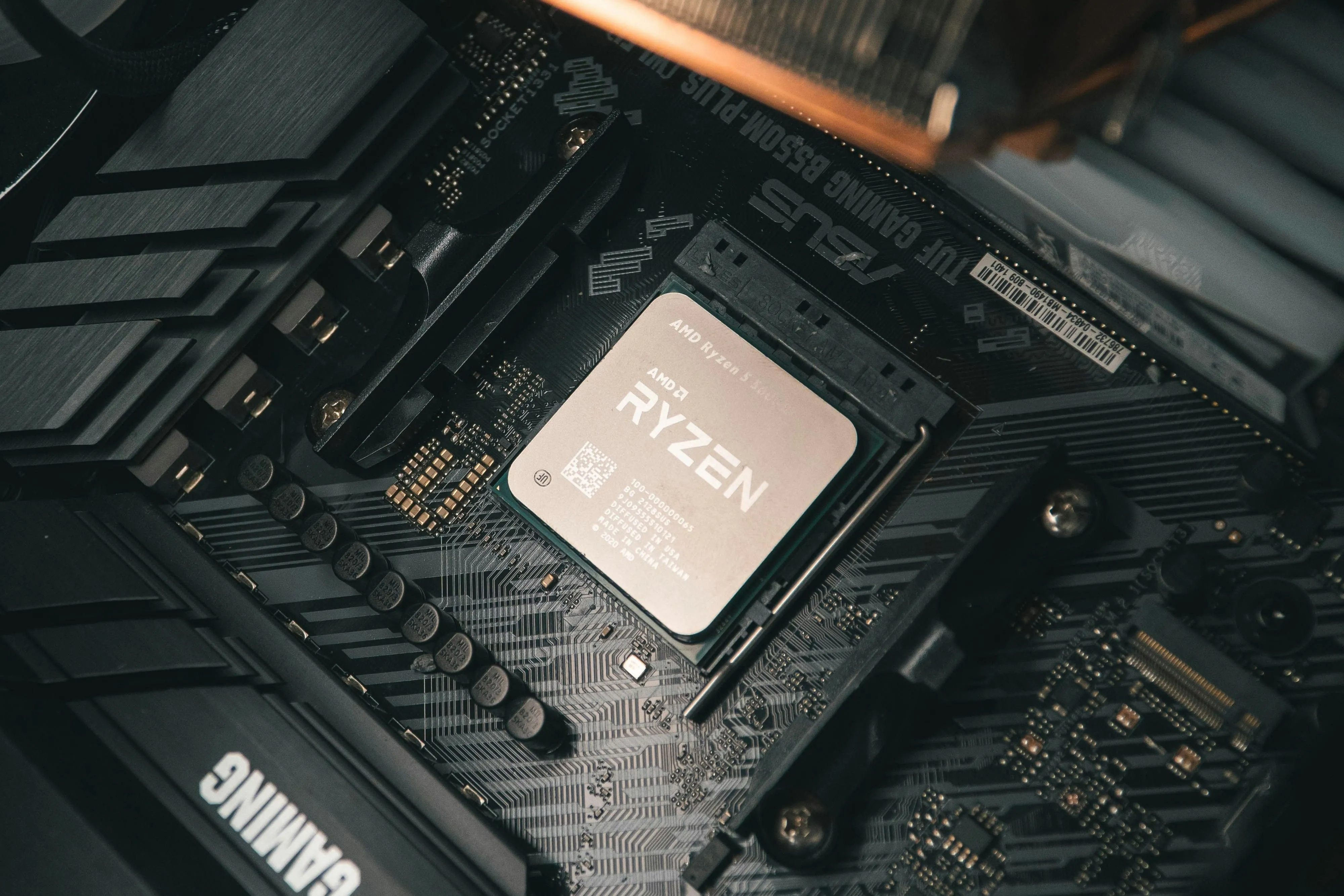 Bộ xử lý AMD Ryzen thế hệ Zen 2 trên bo mạch - ví dụ Ryzen 5 3600X cho cấu hình giá rẻ