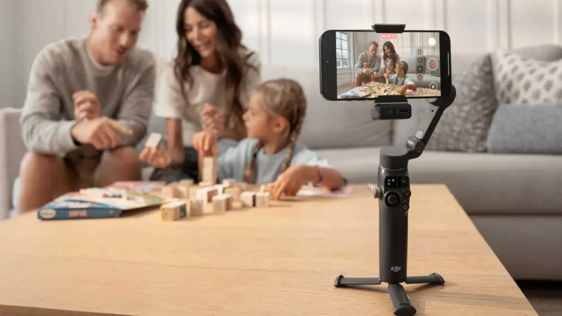 DJI Osmo Mobile 8 chính thức — gimbal hỗ trợ quay video mượt cho content game trên smartphone