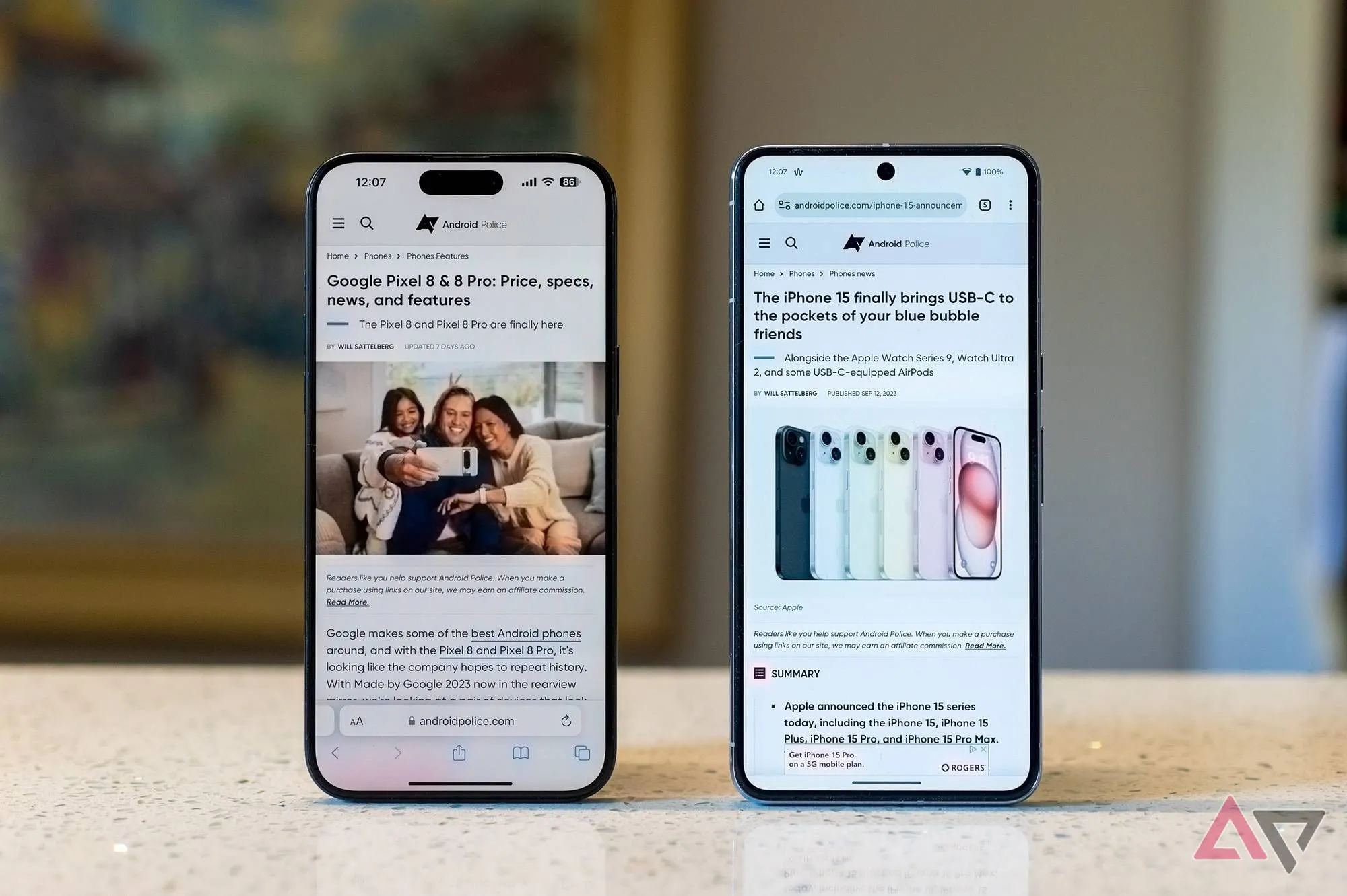 iPhone 15 Pro Max và Google Pixel 8 Pro đặt cạnh nhau, minh hoạ việc so sánh thiết bị khi chuyển dữ liệu game iOS sang Android