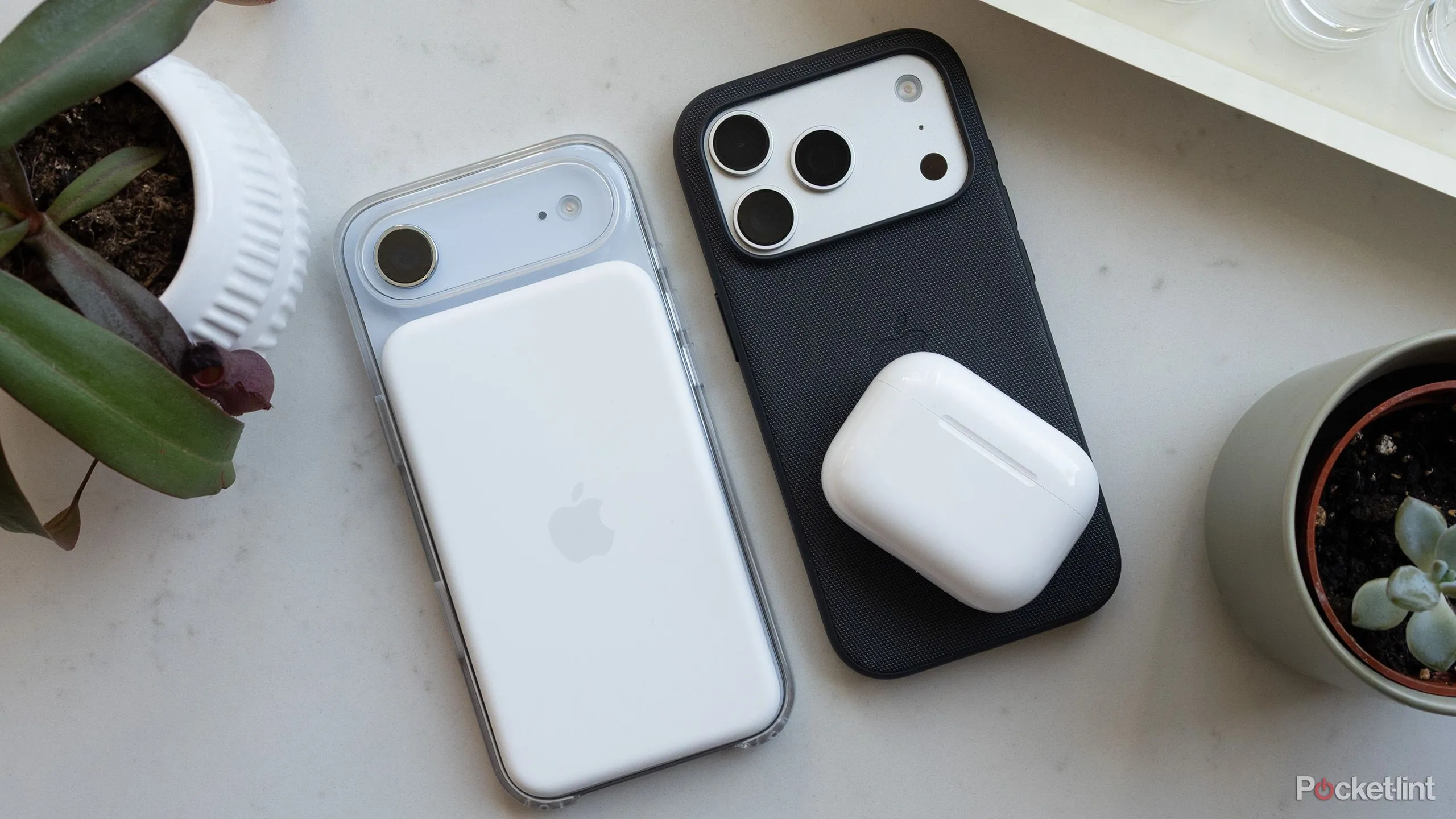 iPhone Air đặt cạnh iPhone 17 Pro — so sánh kích thước, camera và thiết kế