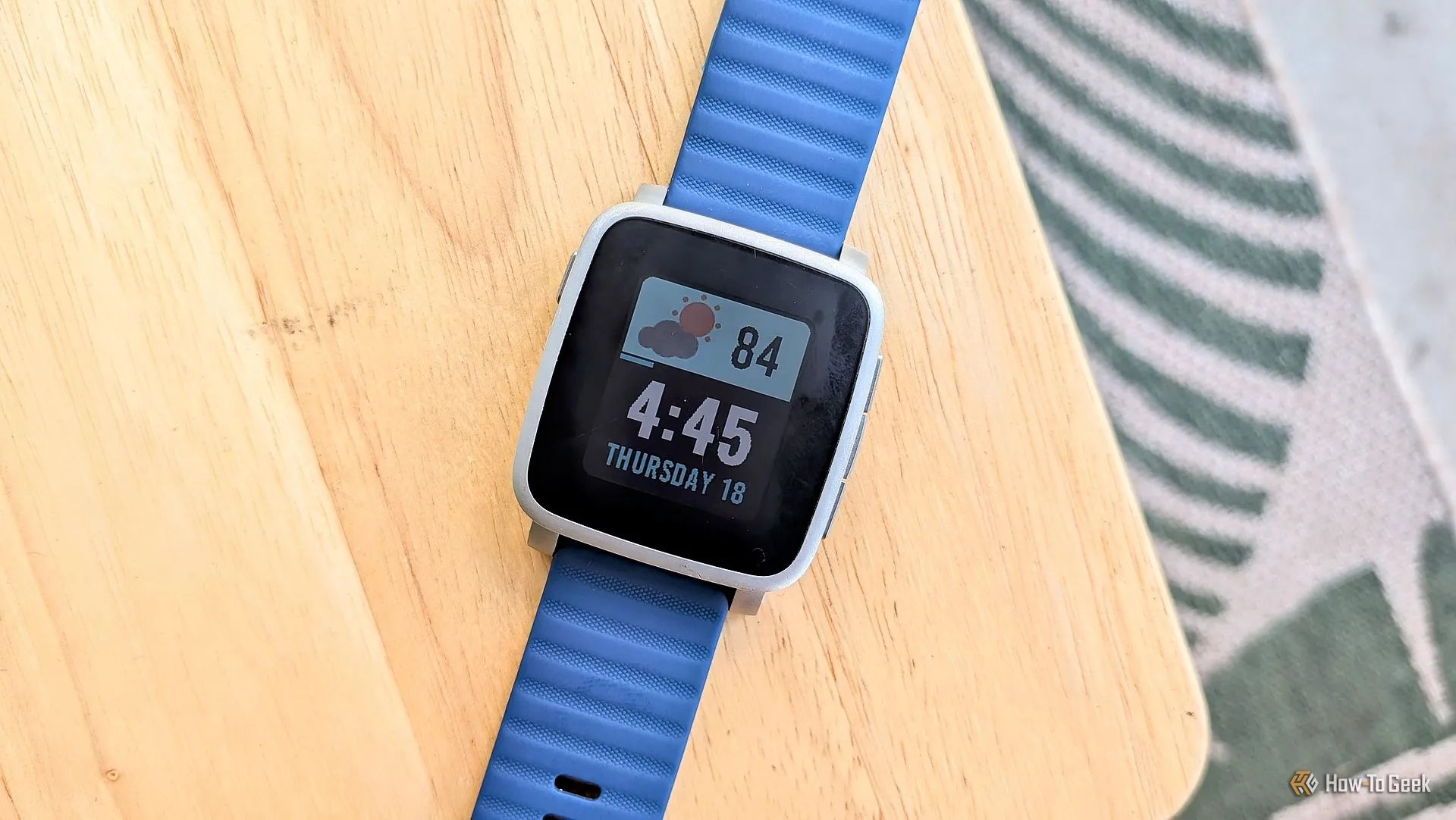 Pebble Time Steel — chiếc đồng hồ thông minh hoài cổ, phù hợp với game thủ yêu tối giản và thông báo ngoài màn hình