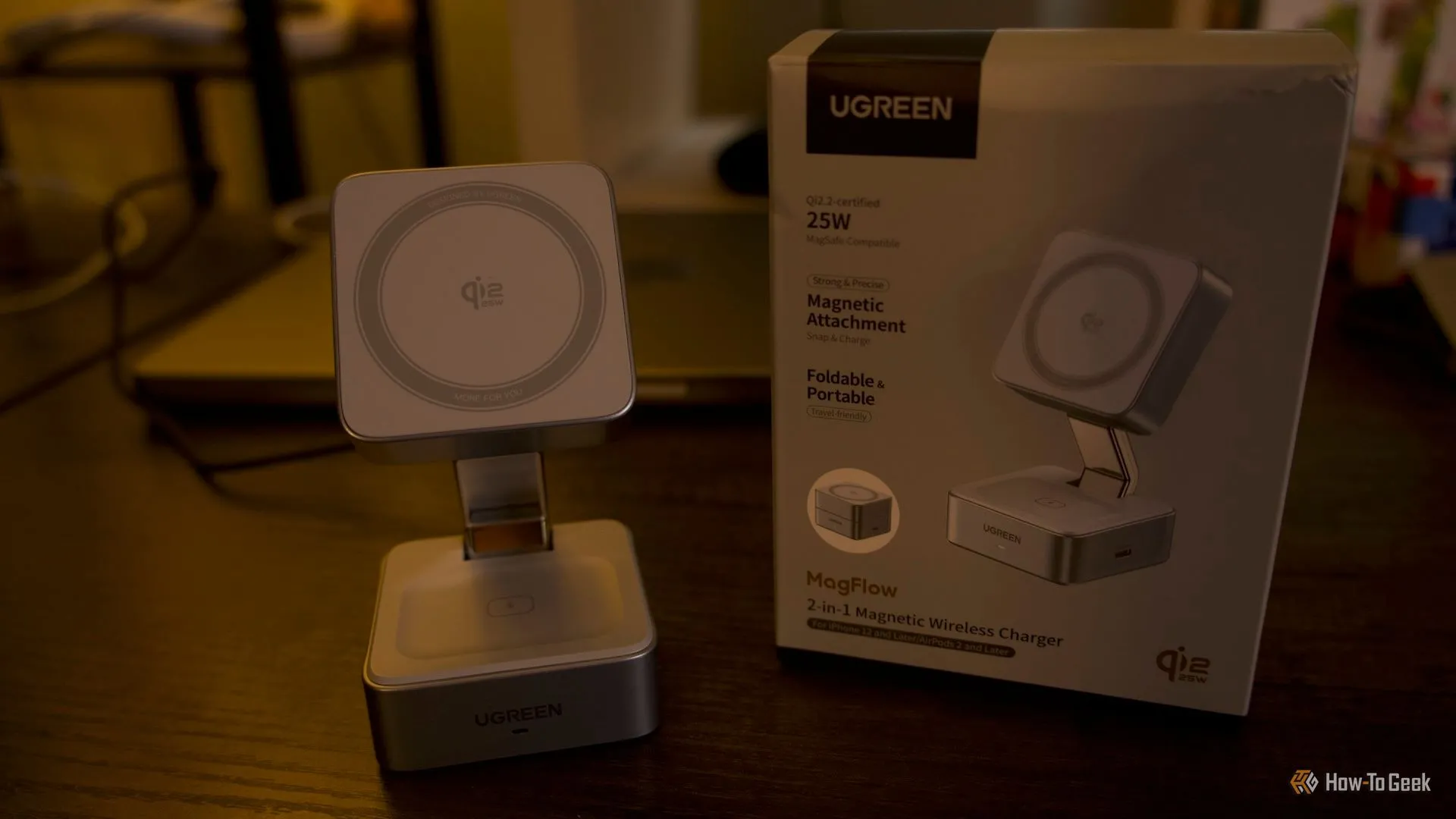 Ugreen MagFlow 2-in-1 và hộp đựng, thể hiện gói sản phẩm khi mua hàng