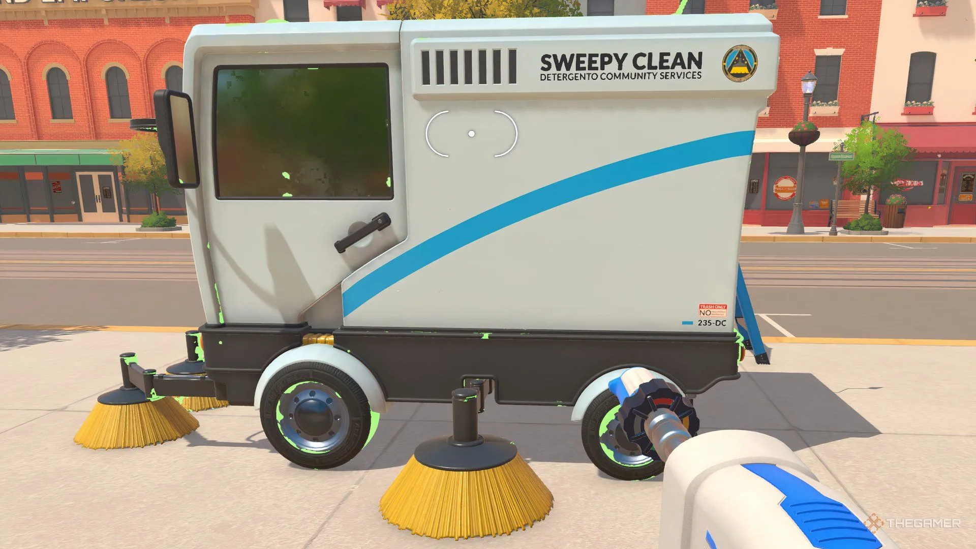 Xe quét đường với điểm bẩn màu xanh lá trong PowerWash Simulator 2